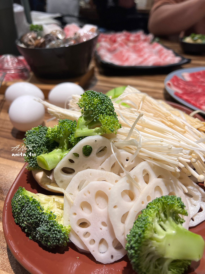 中和鍋物推薦|大豚涮涮屋|肉質不錯,自助吧蔬食、冰品不怕你吃 @安妮塔ANiTa