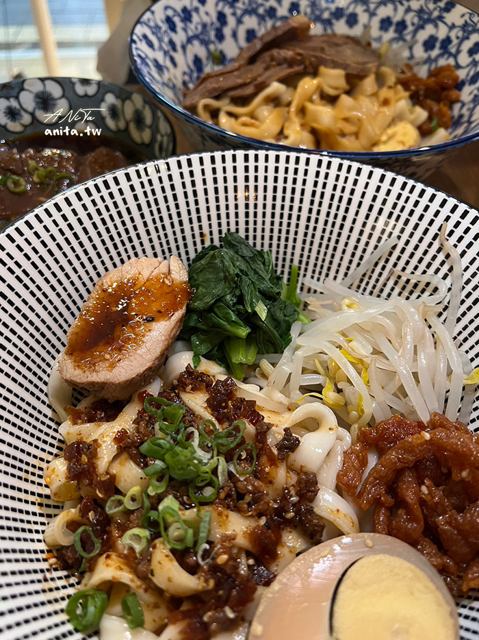台北車站美食｜花時間，椒朋友「老台客食麵」慢熬的麻辣醬 @安妮塔ANiTa